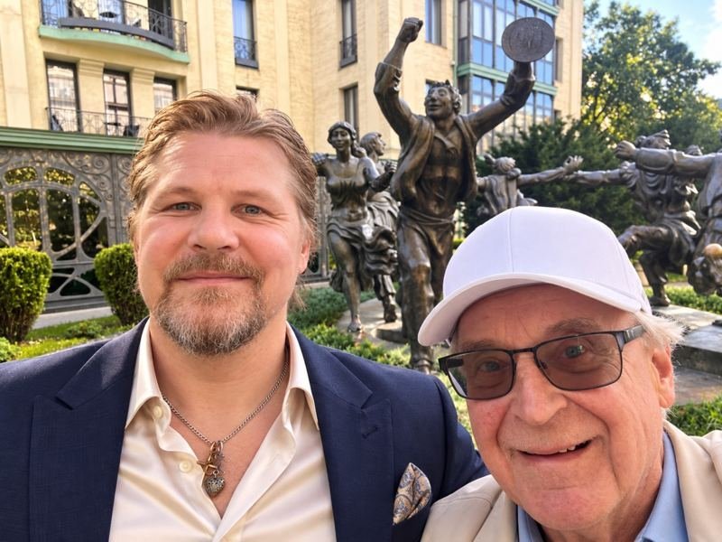 Seppo Metsälä with a client in Tbilisi